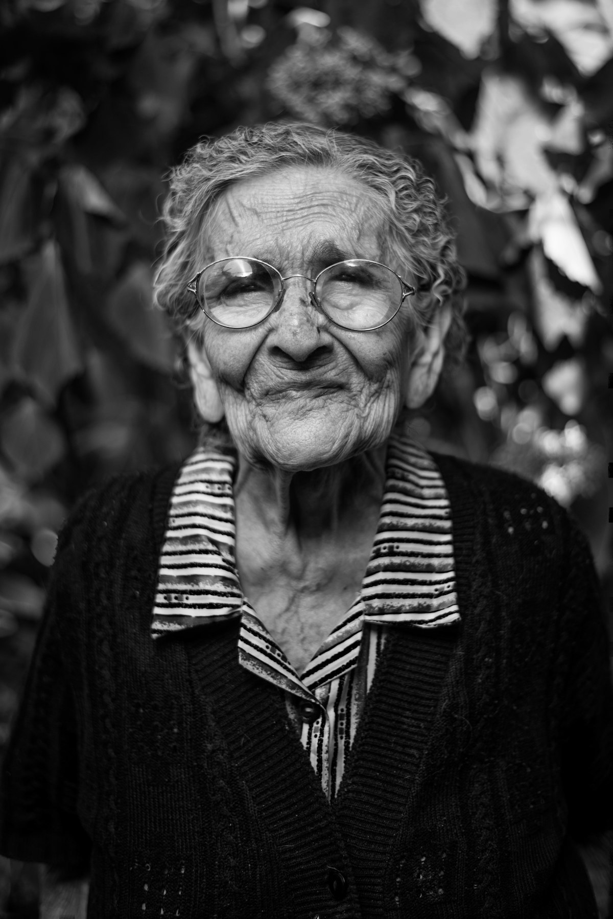 Older adult eye affected by cataract