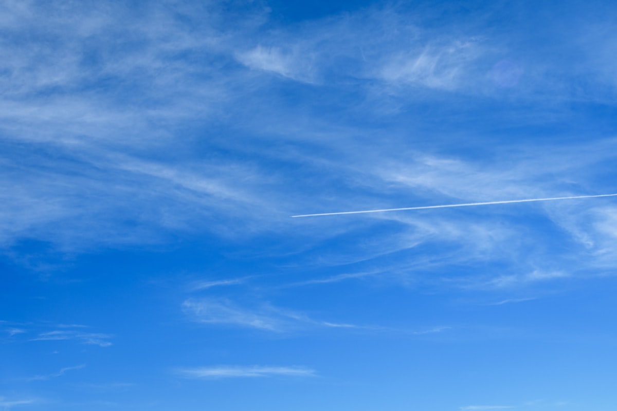Looking at a bright sky where floaters are visible