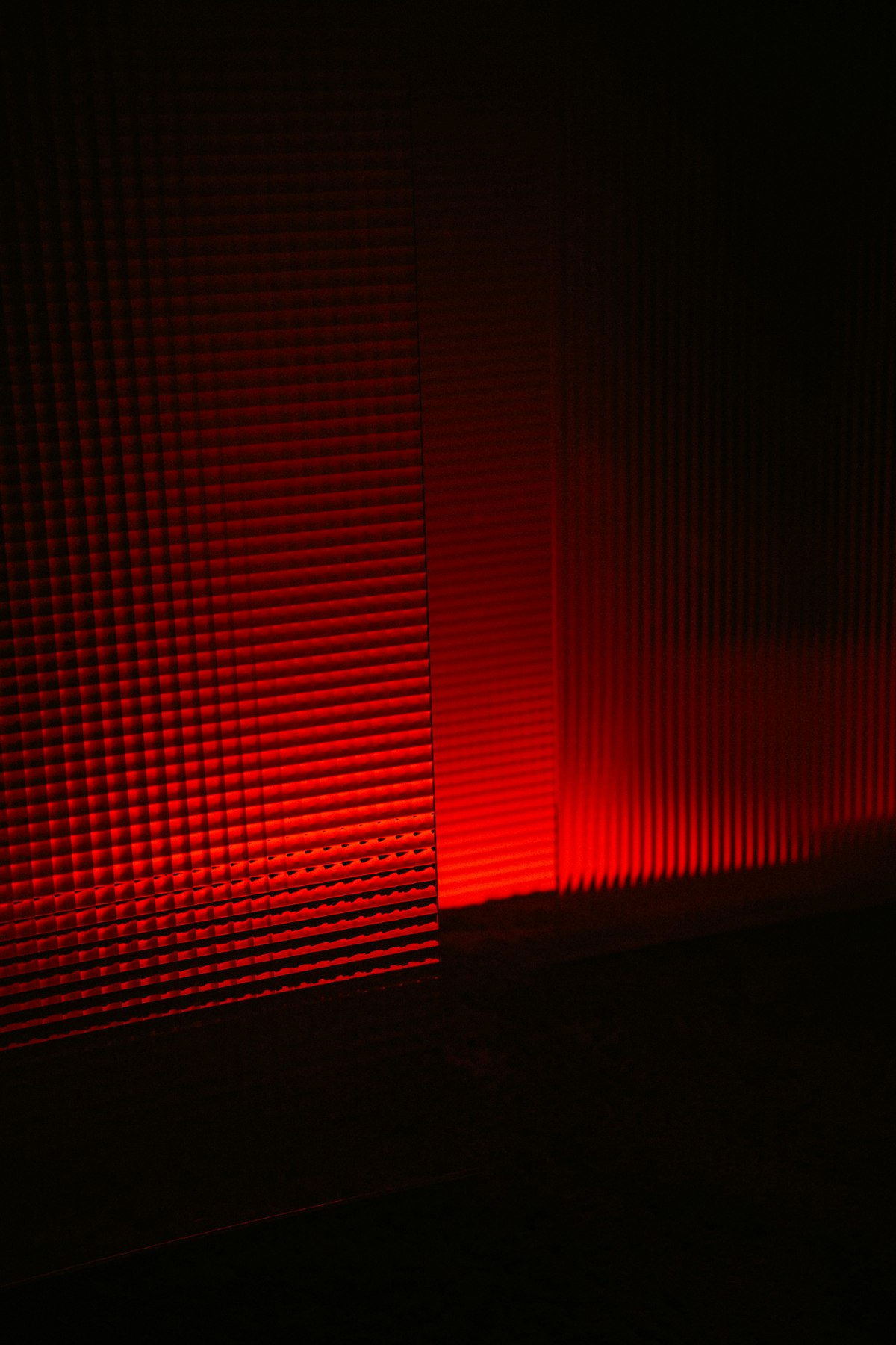 Photobiomodulation light therapy for the eyes